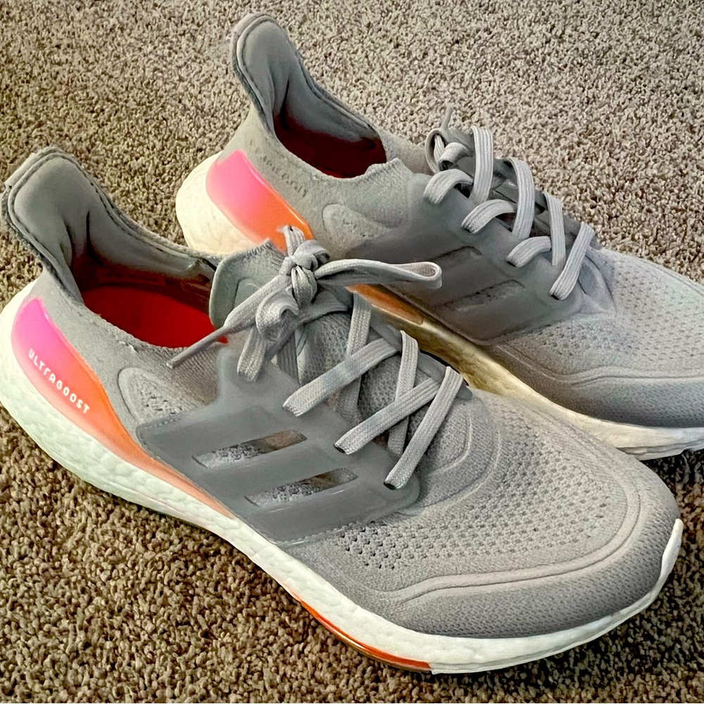 Women’s size 7 Adidas Ultraboost Primeblue running shoes - gently worn